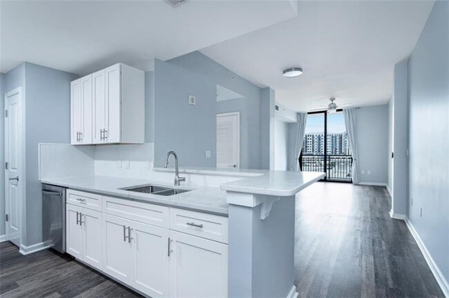 Building Photo - 3040 Peachtree Rd