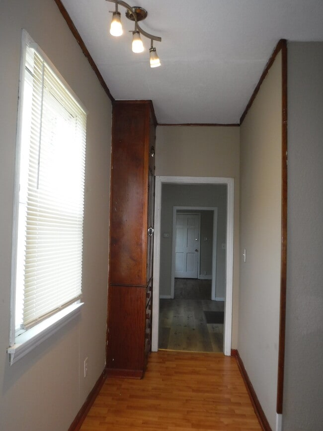 Building Photo - 1015 S 16th St
