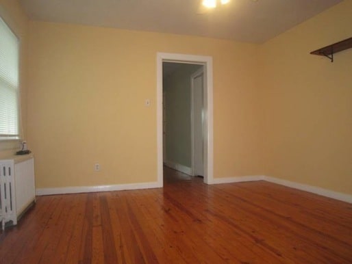 Foto del edificio - Wood floors, fresh paint, coin laundry, shared yard