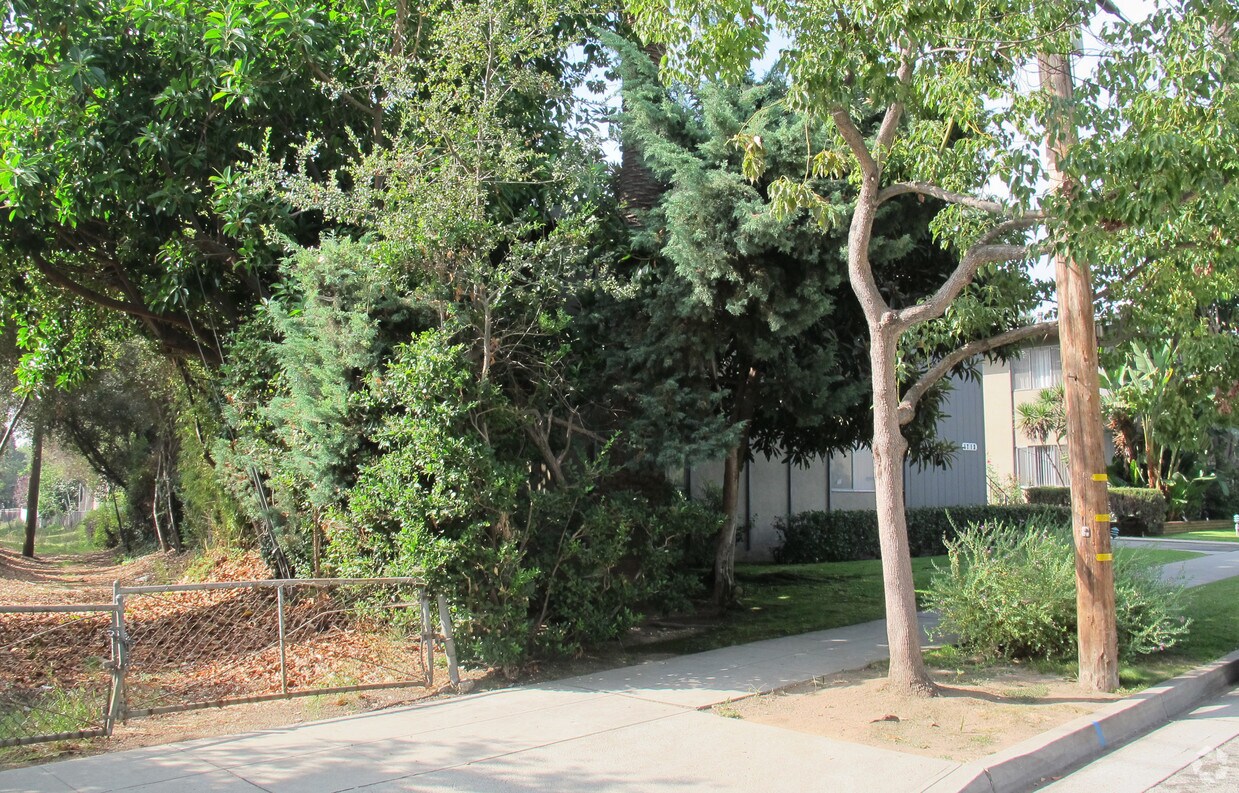 Building Photo - 1713 Oxley St