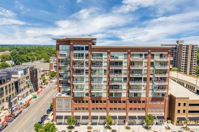 Foto del edificio - 350 N Main St