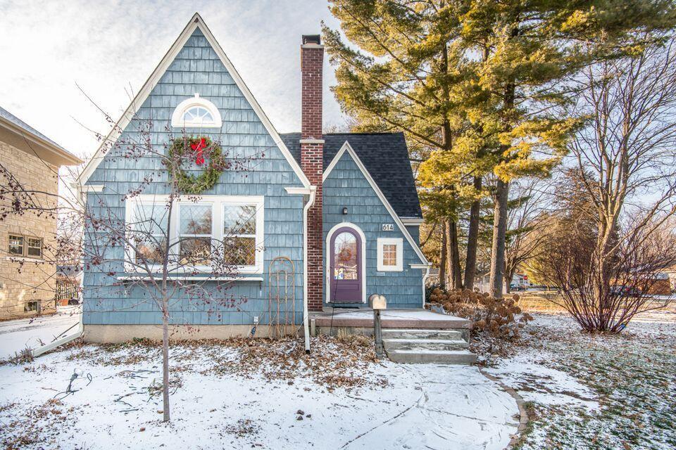 614 N Oakwood Ave, Oconomowoc, WI 53066 House Rental in Oconomowoc