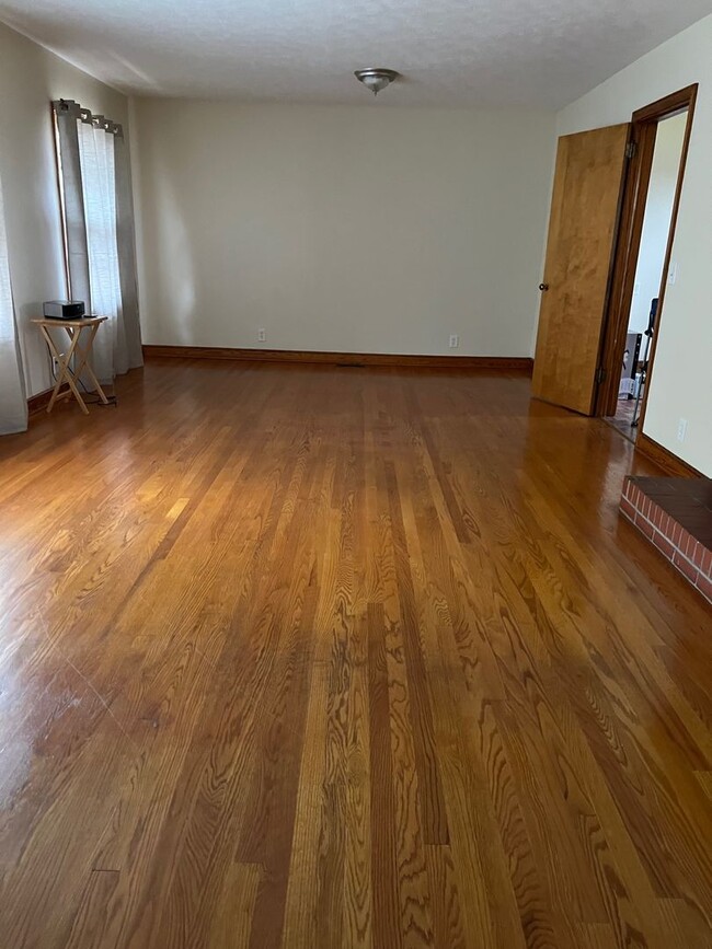 Building Photo - 2 Bedrooms / 1 Bath   Kingsport, TN 37660