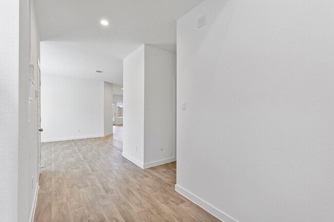 Foto del edificio - 31634 Whittis Hl Wy