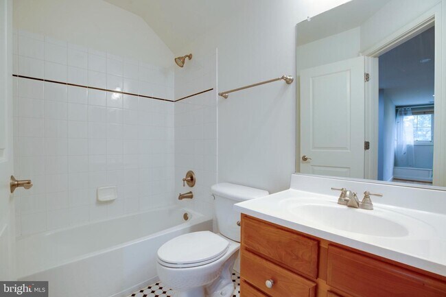 Foto del edificio - 7025 Little Leaf Linden Ln