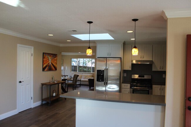 Foto del edificio - 1376 Bouret Dr