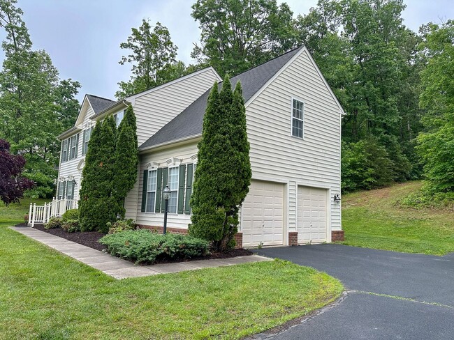 Building Photo - Reedy Creek 5bed/4Bath House