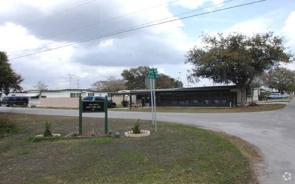 Primary Photo - 563 E Lake Mattie Rd
