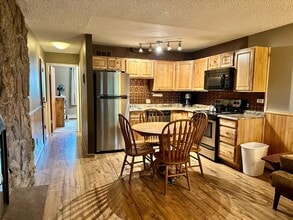 Building Photo - 247 Hi Country Dr