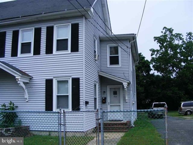 Primary Photo - 704 E Mulberry St