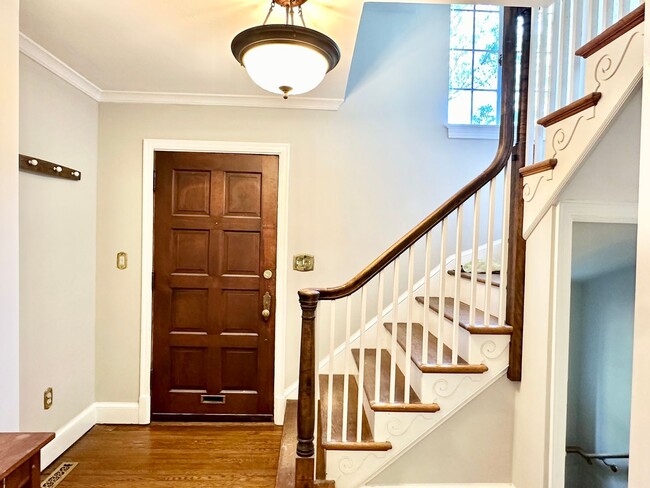 Building Photo - Barnaby Woods/ Chevy Chase DC!  Detached H...