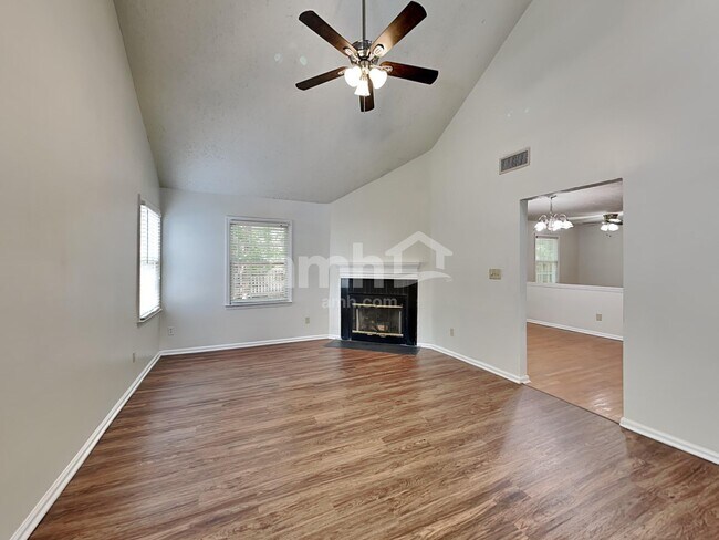 Foto del edificio - 210 Wood Valley Ct