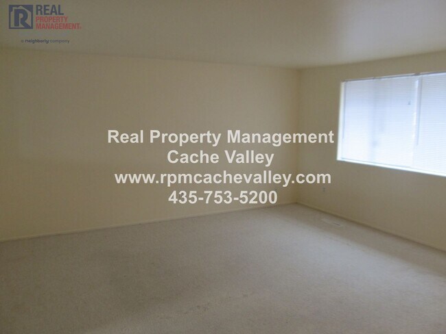 Foto del edificio - 4 br. house Available in August.  Pet frei...
