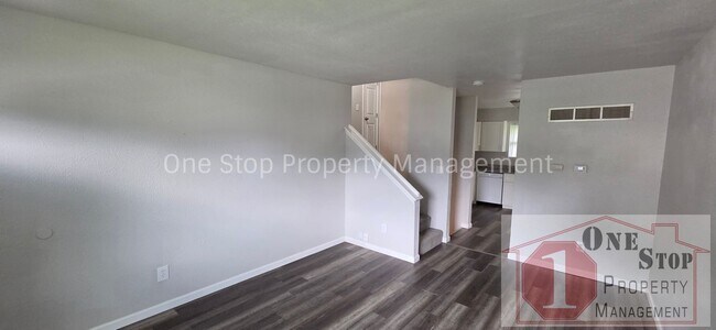 Building Photo - Spacious 3 Bedroom, 1 Bathroom Duplex for Rent in Independence, Missouri