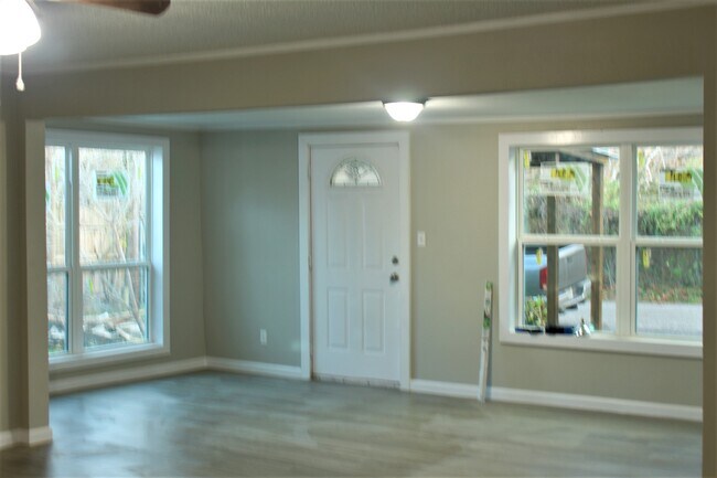Building Photo - 203 Ayers Dr