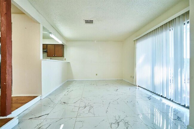 Building Photo - 8622 Dairy View Ln