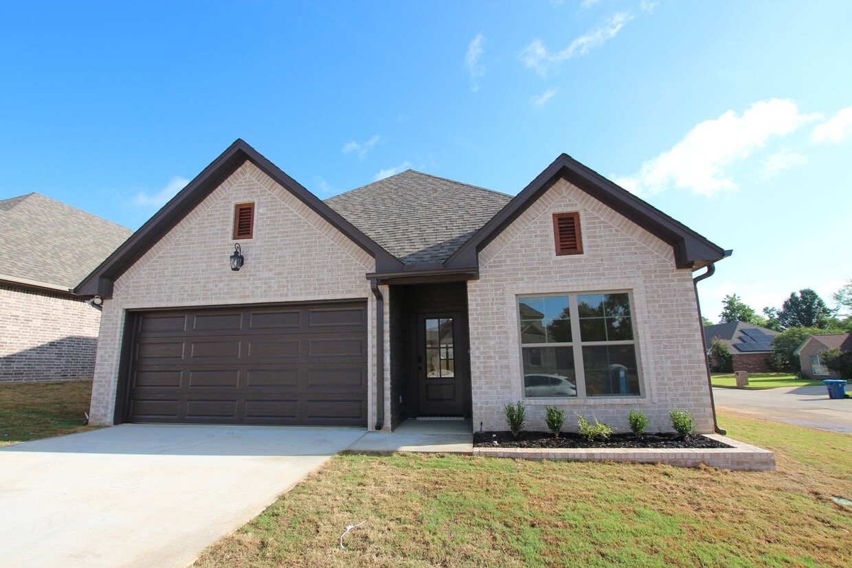Primary Photo - Available: 3/2/2 in Whitehouse ISD!!