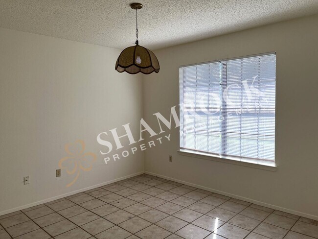 Foto del edificio - Hewitt Townhome