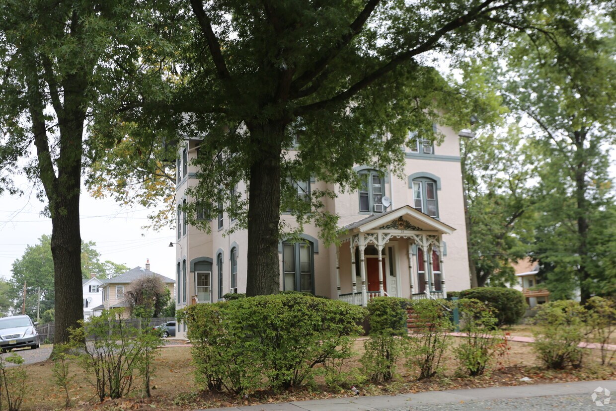 Building Photo - 70-74 Washington Dr