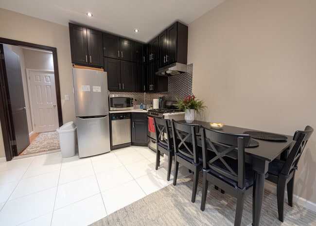 Foto del edificio - 5 W 101st St