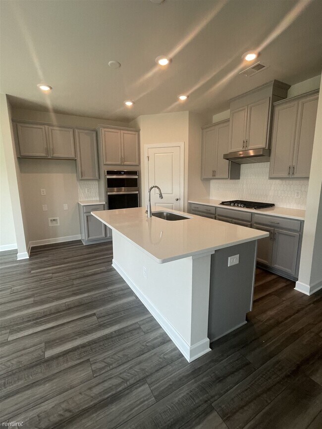 Foto del edificio - 5 br, 3 bath House - 12008 Camden Hurst Road
