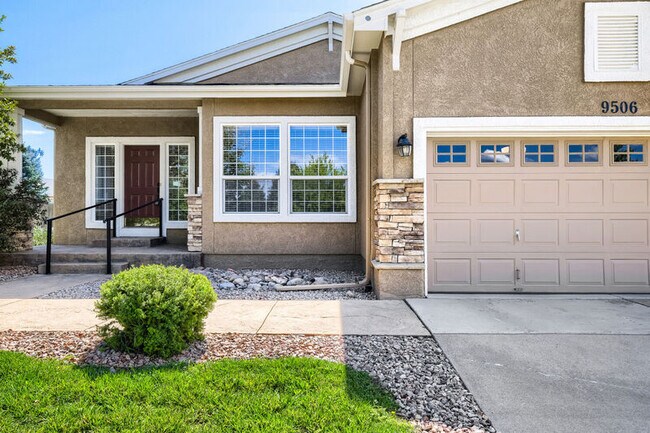 Building Photo - 9506 Hollydale Ct