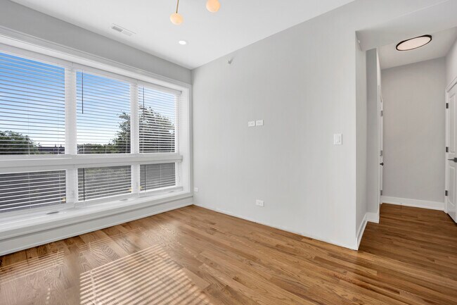 Foto del edificio - 2350 S Leavitt St