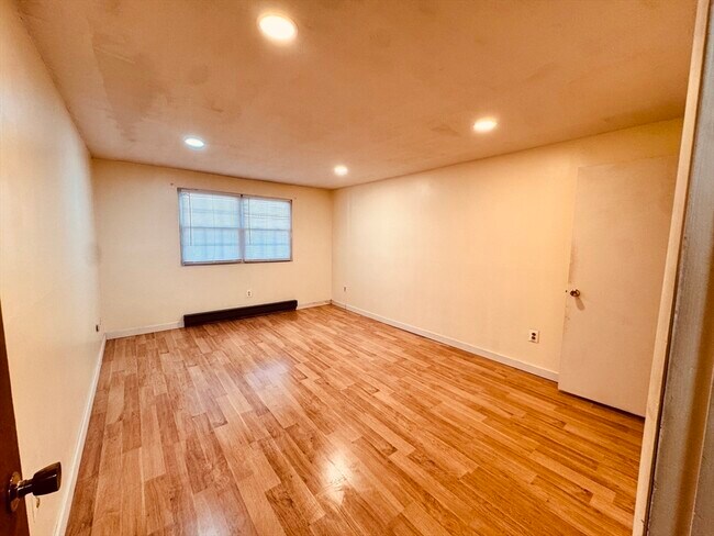 Foto del edificio - 14B Mayberry Dr