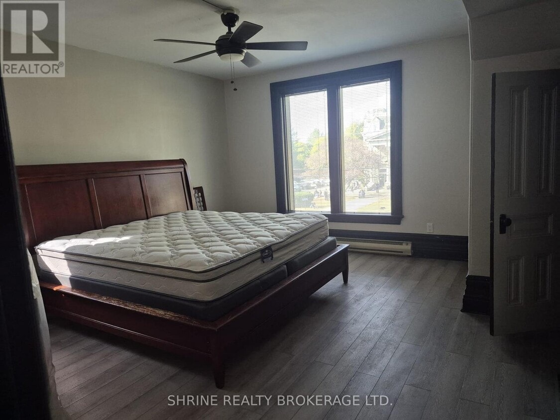 Primary Photo - 607 Queens Ave