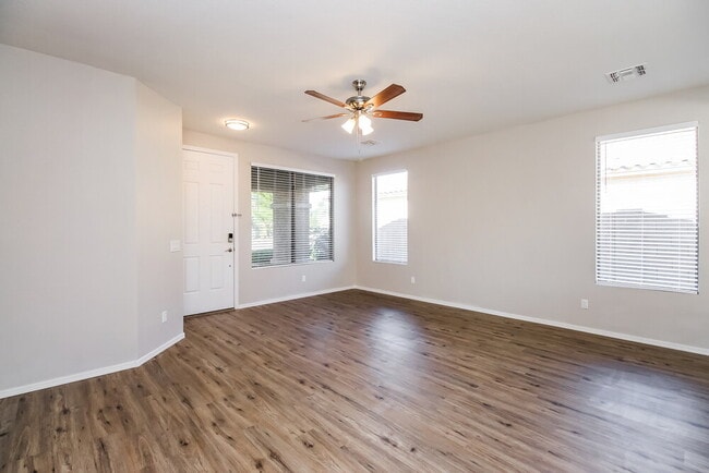 Foto del edificio - 1931 S Noble