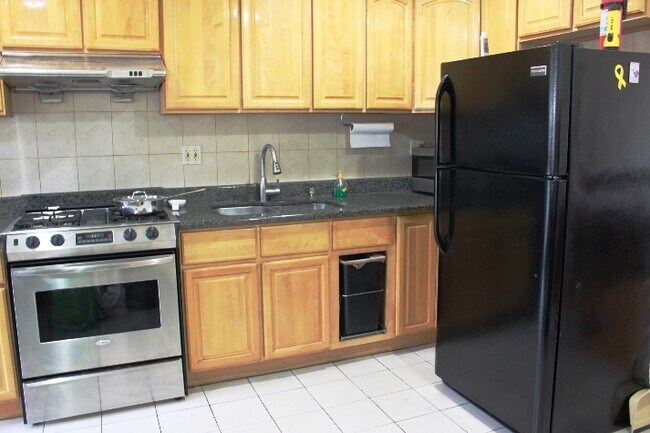Kitchen - 10831 64th Ave