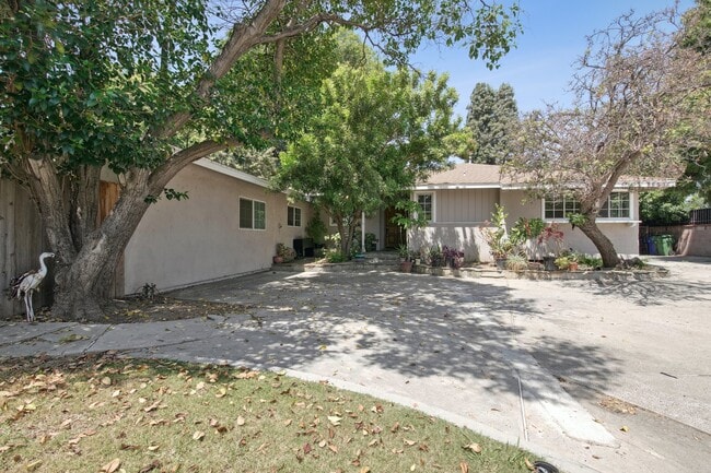 Building Photo - 8835 Paso Robles Ave