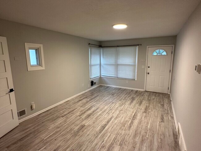 Building Photo - MODERN AND RENNOVATED HOME FOR RENT IN COL...