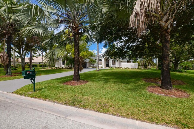 Building Photo - 7981 Woodsmuir Dr