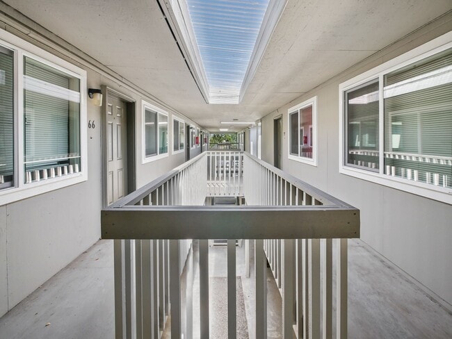 Building Photo - Lakeview South