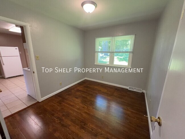 Foto del edificio - 2752 Holcomb Ave