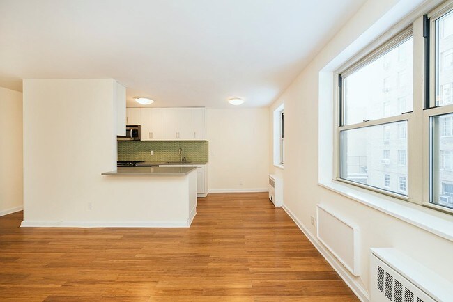 Building Photo - 5 W 91st St