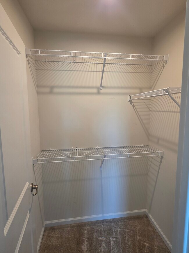 Foto del edificio - 318 Willow Wood Ct