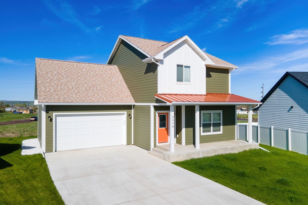 Primary Photo - 2021 Built East End home in Great Falls ne...