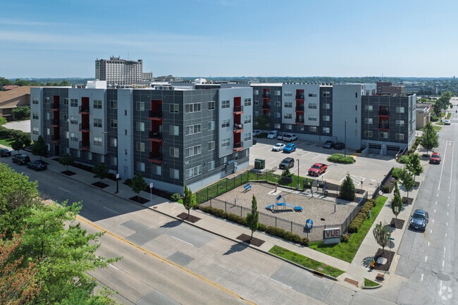 Building Photo - 813 Crocker St