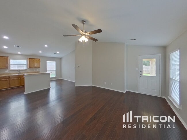 Building Photo - 1145 Boxwood Dr