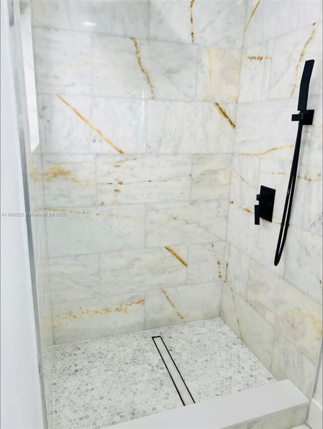 Foto del edificio - 2723 SW 13th St
