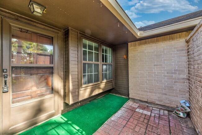 Building Photo - 6818 Brockington Dr
