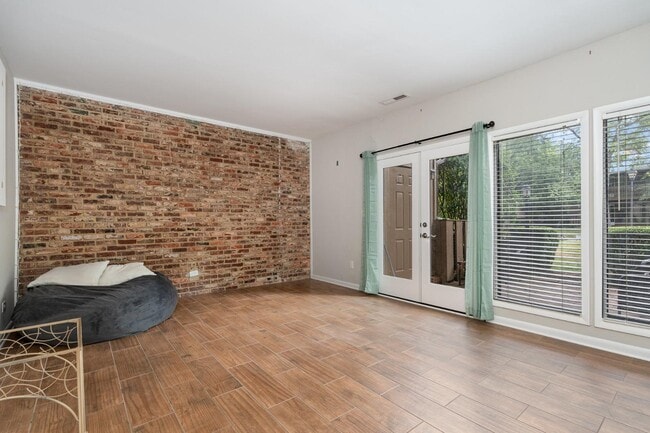 Building Photo - 1408 Oak Tree Dr