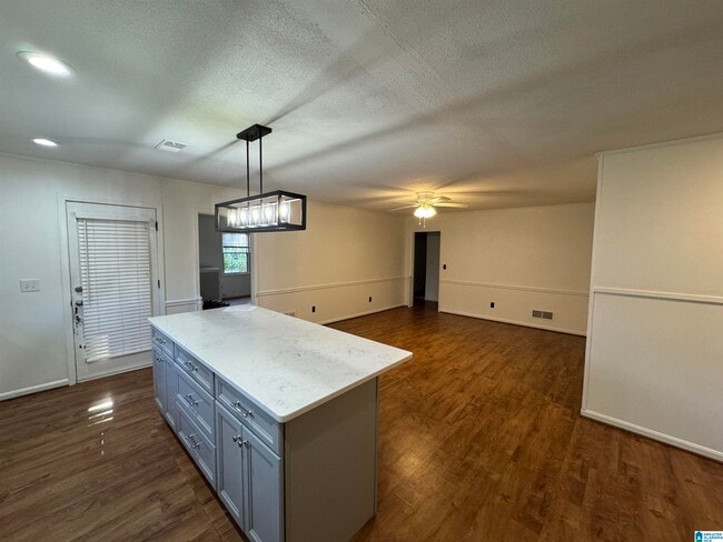 Foto del edificio - 1426 Main Ave