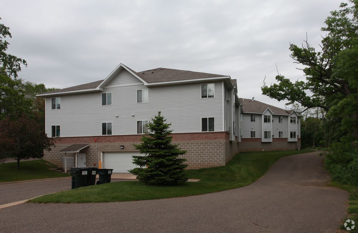 Building Photo - Willow River Apartments