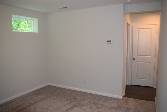 Building Photo - 1600 Topaz Ln