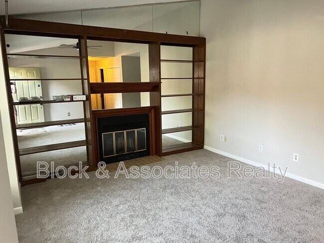 Building Photo - 5901 Suncreek Ct