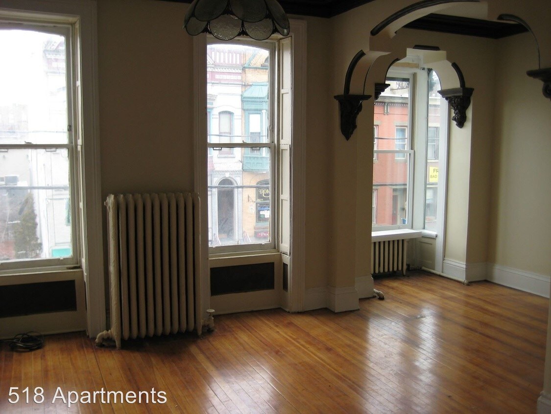 Primary Photo - 300 Lark St