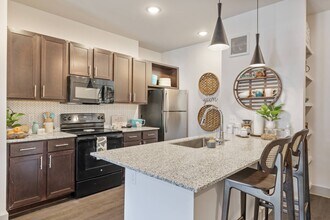 Building Photo - Brio at Lookout